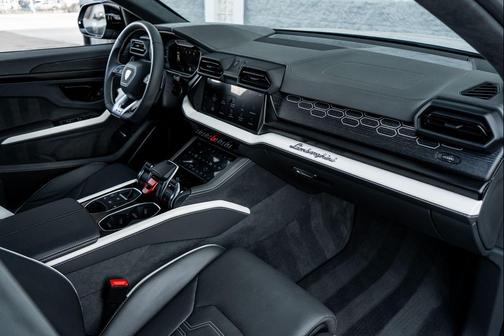 2025 Lamborghini Urus SE