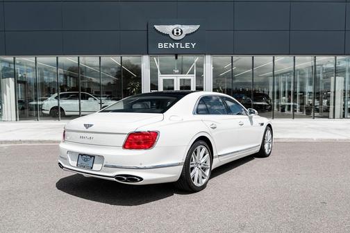 Glacier White 2023 Bentley Flying Spur V8