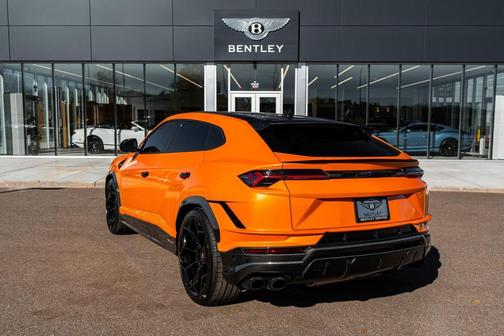 2024 Lamborghini Urus Performante