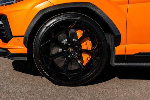 2024 Lamborghini Urus Performante