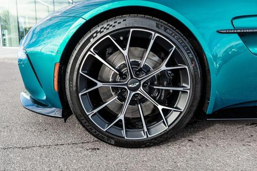 2025 Aston Martin Vantage 