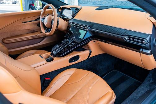 2025 Aston Martin Vantage 