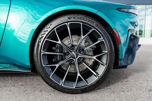 2025 Aston Martin Vantage 