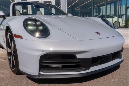 2025 Porsche 911 Carrera