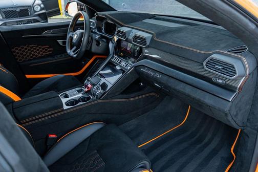 2024 Lamborghini Urus Performante