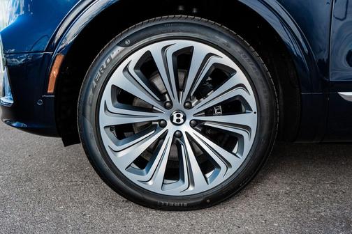 2025 Bentley Bentayga V8