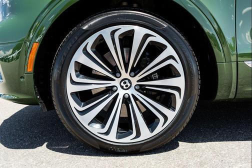 British Racing Green 4 2022 Bentley Bentayga V8