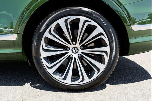British Racing Green 4 2022 Bentley Bentayga V8