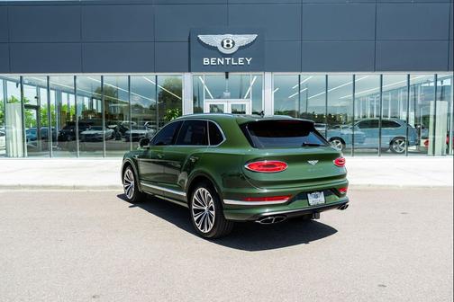 British Racing Green 4 2022 Bentley Bentayga V8