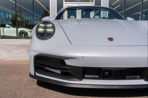 2025 Porsche 911 Carrera