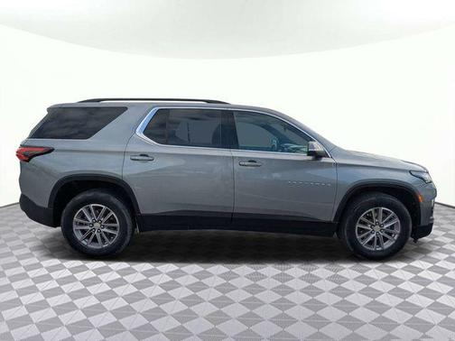 Sterling Gray Metallic 2023 Chevrolet Traverse LT Cloth