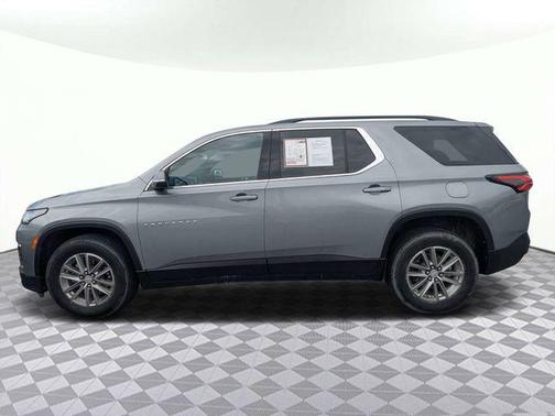 Sterling Gray Metallic 2023 Chevrolet Traverse LT Cloth