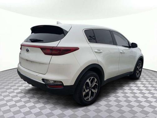 Snow White Pearl 2022 Kia Sportage LX