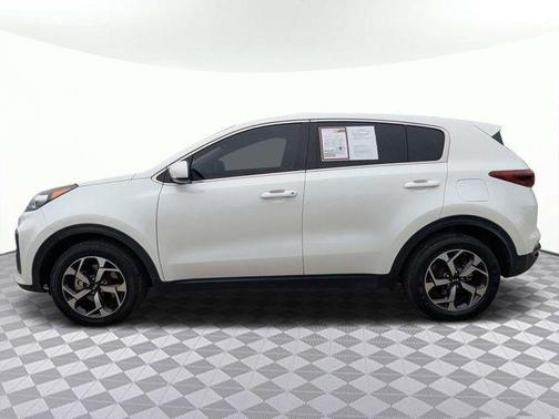 Snow White Pearl 2022 Kia Sportage LX