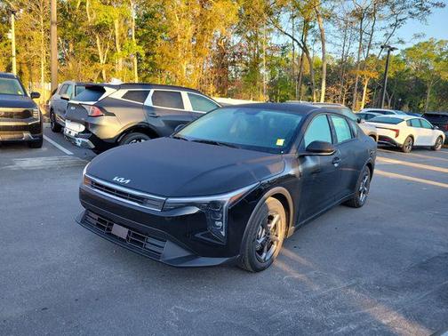 Aurora Black Pearl 2026 Kia K4 LXS