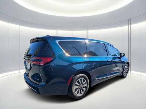 2023 Chrysler Pacifica Hybrid Limited