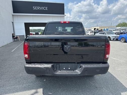 2024 RAM 1500 Classic Warlock Crew Cab 4x4 5'7' Box