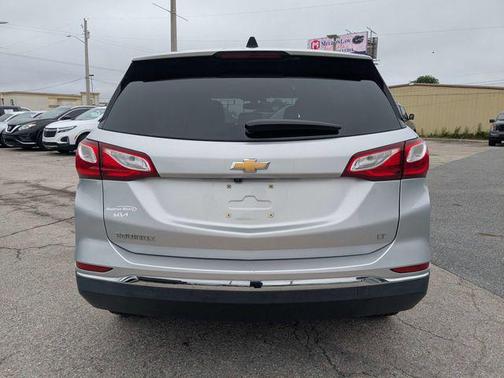 Silver Ice Metallic 2018 Chevrolet Equinox LT