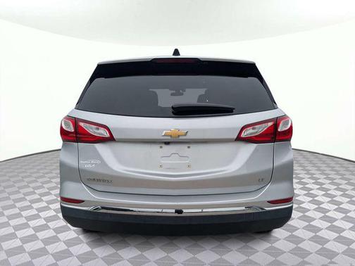 Silver Ice Metallic 2018 Chevrolet Equinox LT