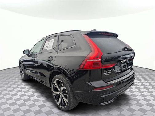 2023 Volvo XC60 B5 Ultimate Dark Theme