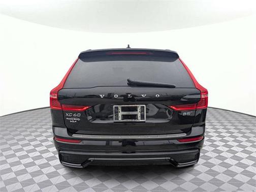 2023 Volvo XC60 B5 Ultimate Dark Theme