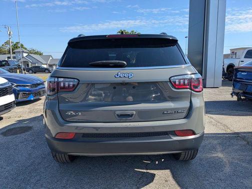Sting-Gray Clearcoat 2024 Jeep Compass Limited