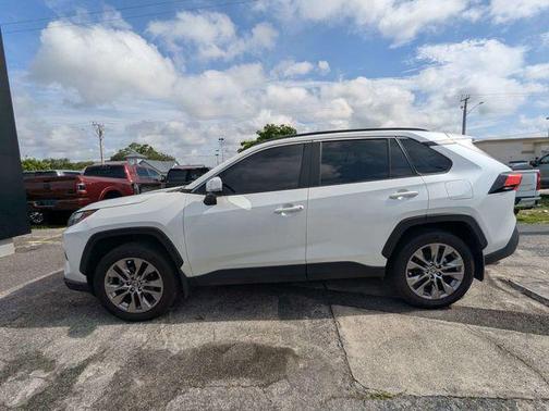 Wind Chill Pearl 2025 Toyota RAV4 XLE Premium