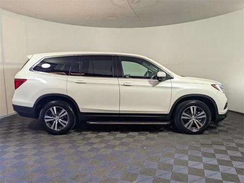 Photo 3 of 31 of 2018 Honda Pilot EX-L