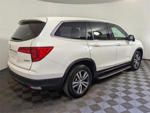 Photo 4 of 31 of 2018 Honda Pilot EX-L