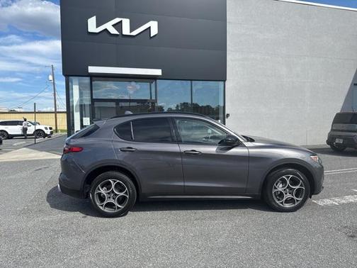 2021 Alfa Romeo Stelvio Base