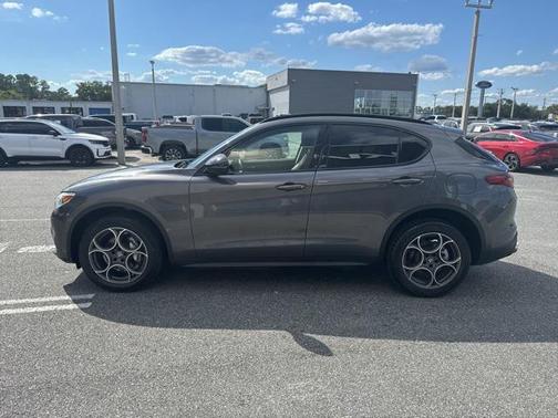 2021 Alfa Romeo Stelvio Base