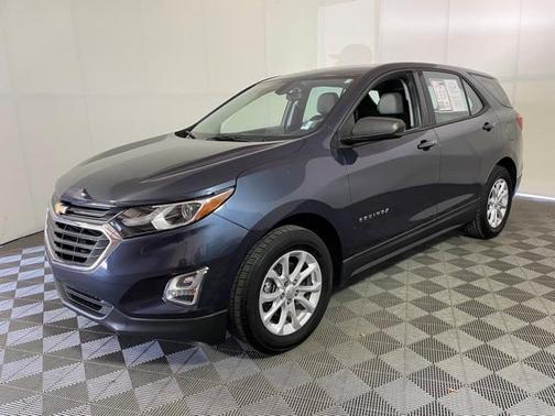 Photo 3 of 31 of 2018 Chevrolet Equinox LS