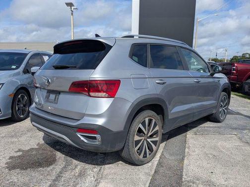 Pyrite Silver Metallic 2024 Volkswagen Taos 1.5T SE