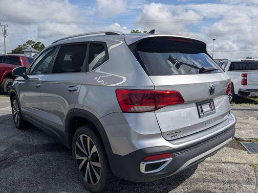 Pyrite Silver Metallic 2024 Volkswagen Taos 1.5T SE