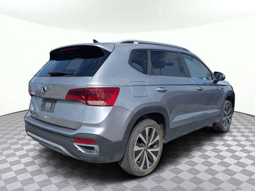 Pyrite Silver Metallic 2024 Volkswagen Taos 1.5T SE