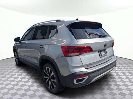 Pyrite Silver Metallic 2024 Volkswagen Taos 1.5T SE