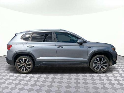 Pyrite Silver Metallic 2024 Volkswagen Taos 1.5T SE