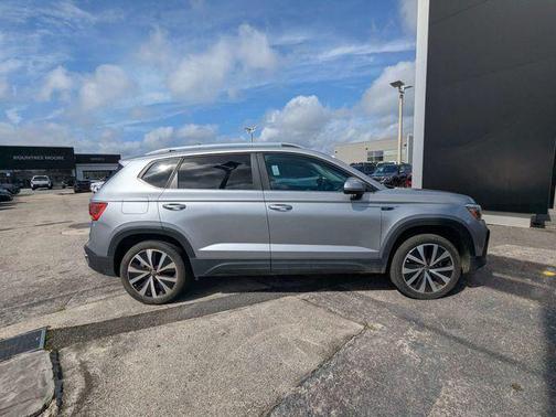 Pyrite Silver Metallic 2024 Volkswagen Taos 1.5T SE