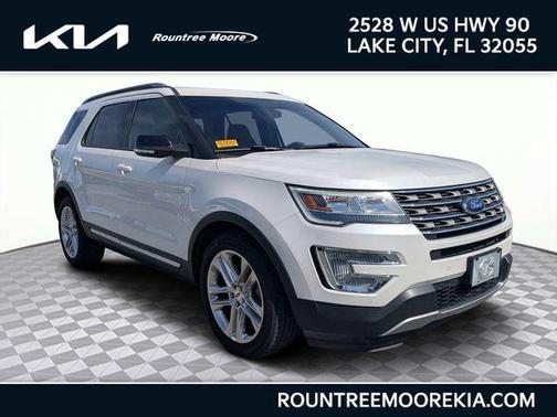 White Platinum Clearcoat Metallic 2017 Ford Explorer XLT