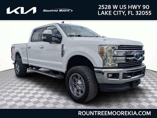 Oxford White 2019 Ford F-250 Lariat