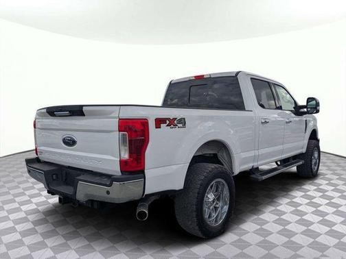Oxford White 2019 Ford F-250 Lariat