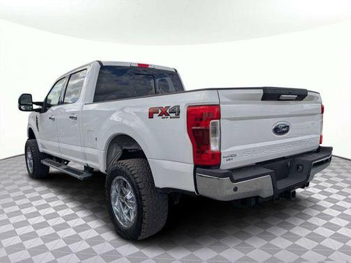 Oxford White 2019 Ford F-250 Lariat