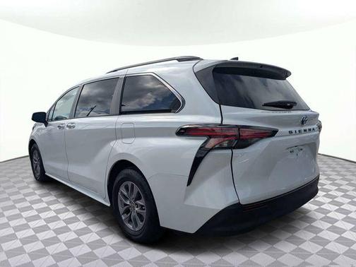 Wind Chill Pearl 2022 Toyota Sienna XLE