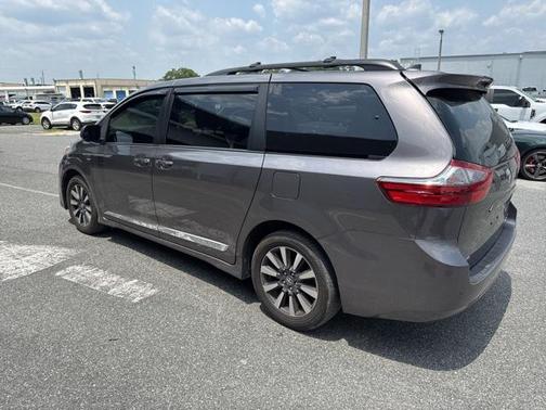 2020 Toyota Sienna XLE Premium