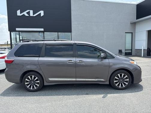 2020 Toyota Sienna XLE Premium