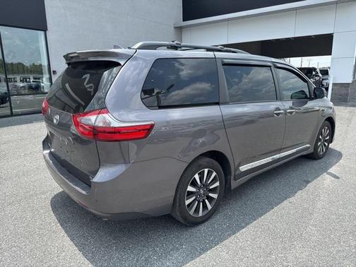 2020 Toyota Sienna XLE Premium