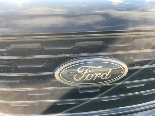 Agate Black Metallic 2022 Ford Edge SE