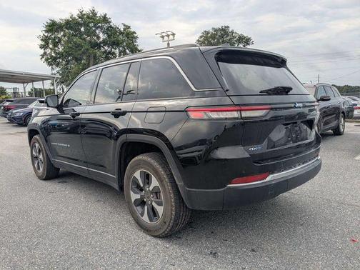 Diamond Black Crystal Pearlcoat 2022 Jeep Grand Cherokee 4xe Base