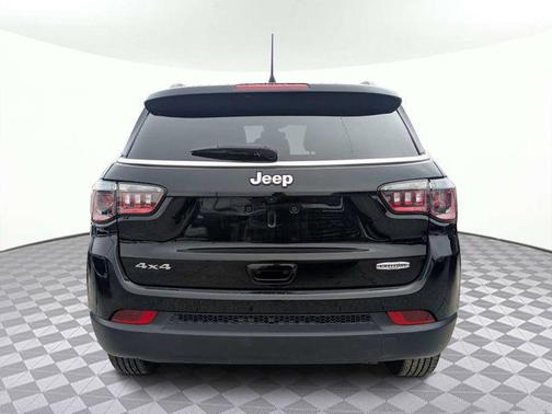 Diamond Black Crystal Pearlcoat 2024 Jeep Compass Latitude