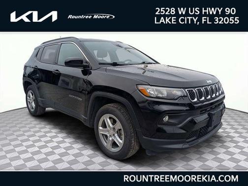 Diamond Black Crystal Pearlcoat 2024 Jeep Compass Latitude